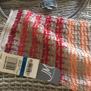 Weekend Clean Out Sale ! Women’s Light Sweater!!